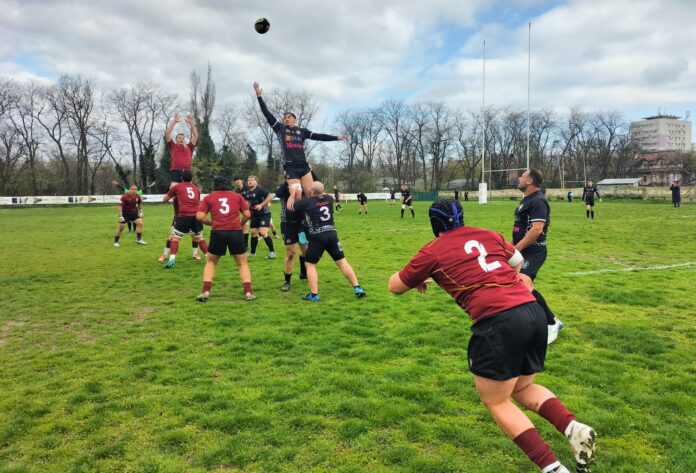 Rapid trece de U Elbi Cluj, pe stadionul Parcul Copilului.